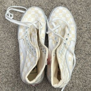 Vans Sk8 Hi NWT SZ 7. Women’s.  Color is Cream and White checkered.